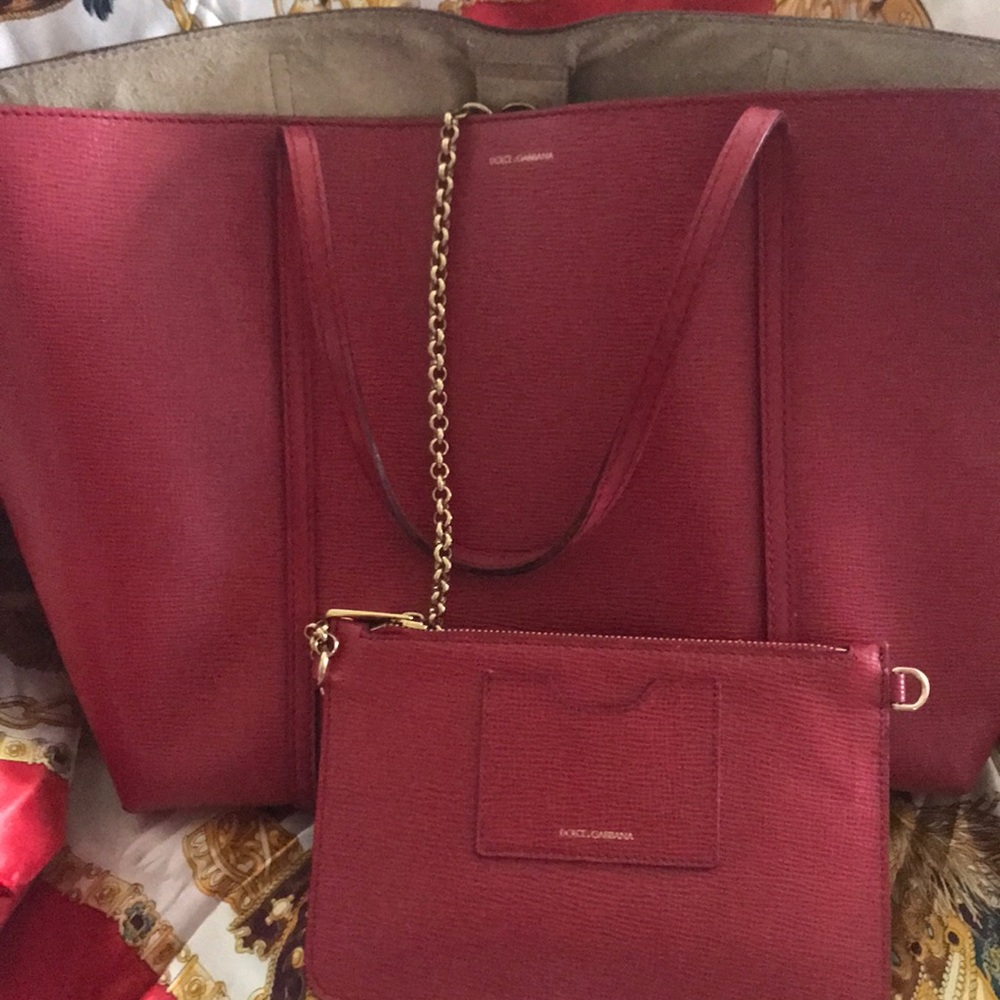 Dolce & Gabbana “Dauphine Escape” Red Tote - Picture 2 of 8